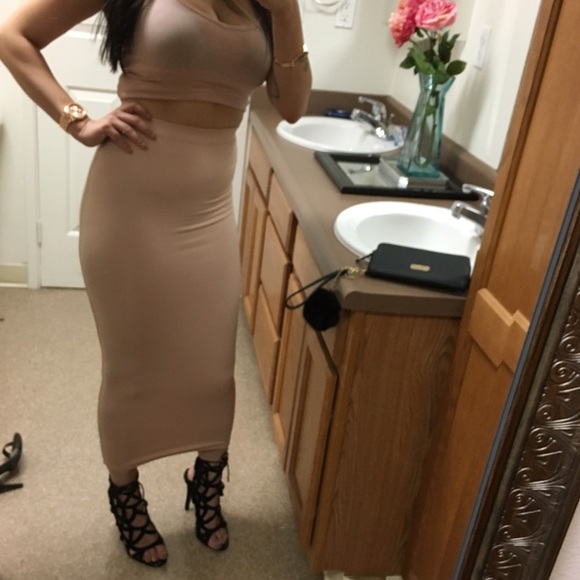 Nude midi skirt