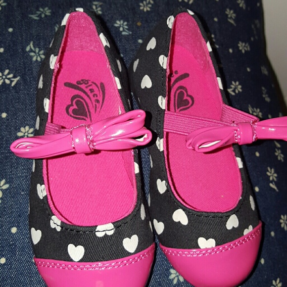 CHILDREN'S PLACE HEART FLATS WITH BOW STRAP SZ 6 - Picture 3 of 4