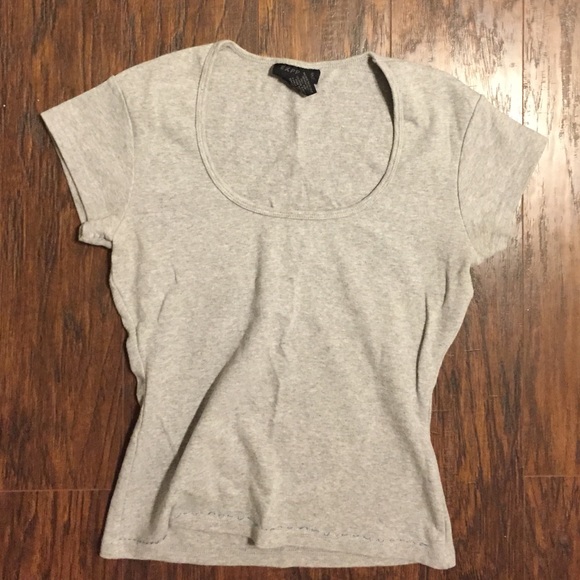 Grey open neck t shirt nice fit to body