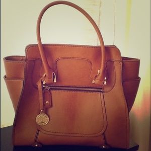 London Fog leather handbag! sturdy, good size!