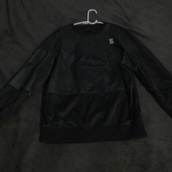 Sweater with lesther and mesh