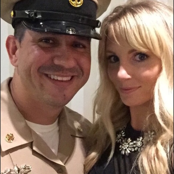 Hello! Welcome to my closet!😊 - Picture 2 of 15