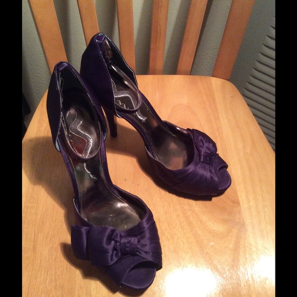 Shoes, brown clutch, Betsy for miss savage 77