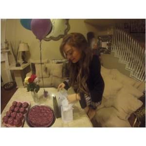 Meet your Posher, Maria paula