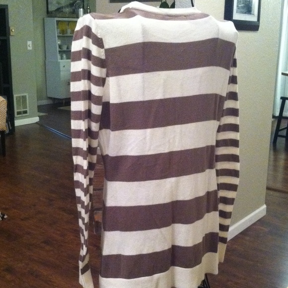 Tan and white button up cardigan - Picture 2 of 3