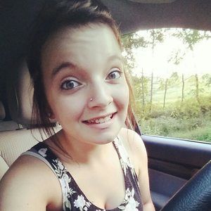 Meet your Posher, Kayla