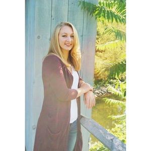 Meet your Posher, Maura