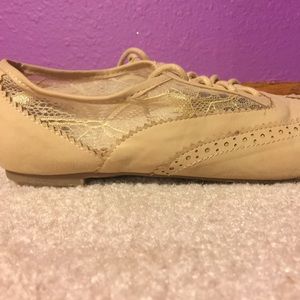 Cute Cream Colored Lace Flats