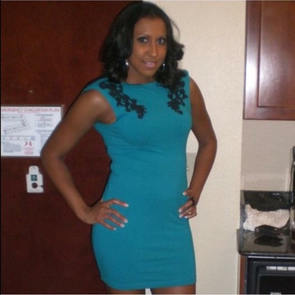 🎉HOST PICK🎉MOTEL ROCKS 👗 Blue Embroidered Dress - Picture 2 of 7