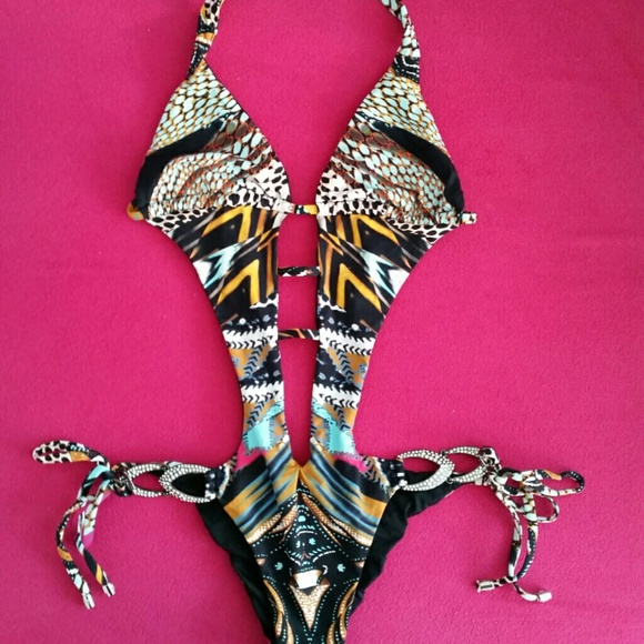 70$ incl. Beach Bunny Swimwear Urban Jungle Bikini