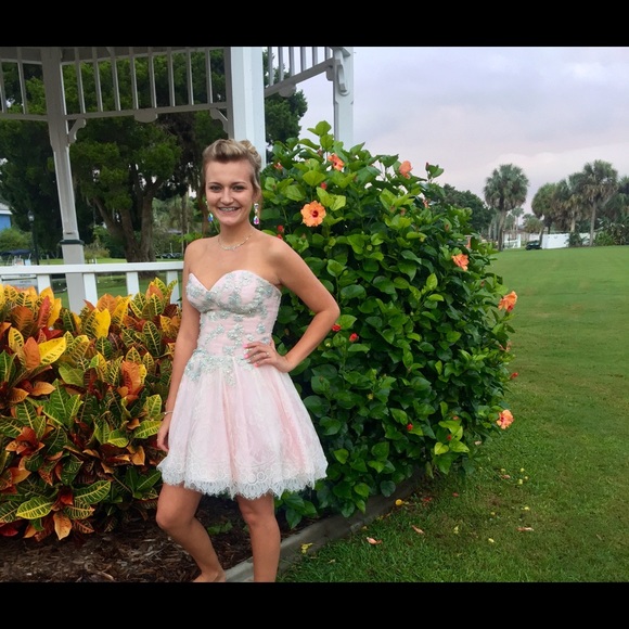 Super cute and comfy homecoming dress - Picture 1 of 2