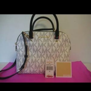 MICHAEL Michael Kors Medium Sig. Cindy Dome Sat.