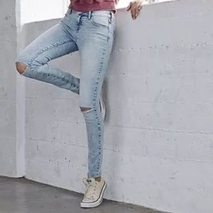 Pacsun ripped knee skinny jean size 26s new w/ tag