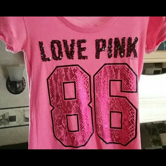 VS Tee BRAND NEW