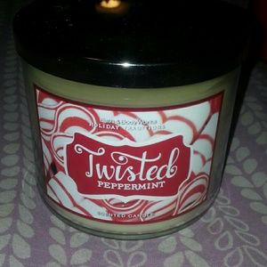 Bath & Body Works 3-wick candle-Twisted Peppermint
