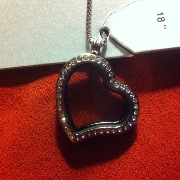 NEW CHARMING LOCKET 18"!!