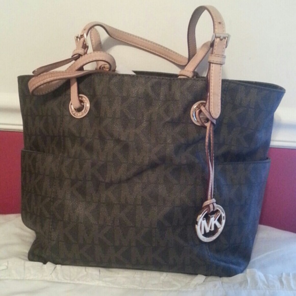 Michael Kors Handbags - Michael Kors shoulder bag