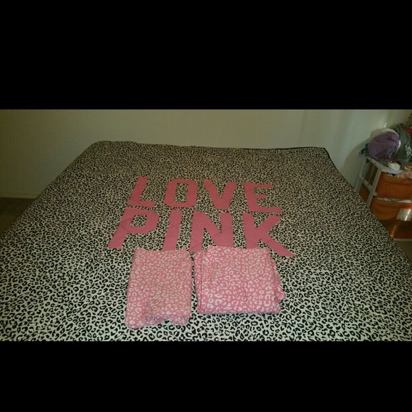 VS queen pink cheetah comforter  $90 - Picture 1 of 3