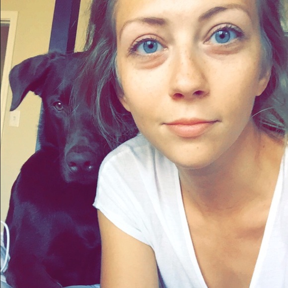 Meet your Posher, Caitlin - Picture 2 of 2