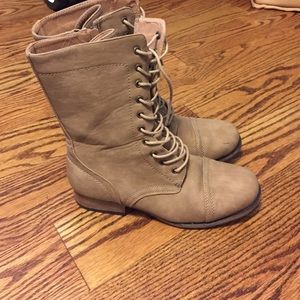 Combat boots