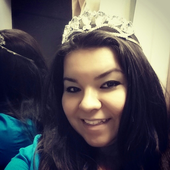 Meet your Posher, Laura - Picture 1 of 1