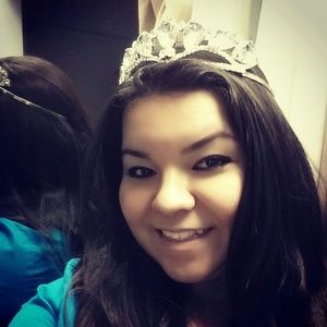 Meet your Posher, Laura