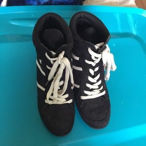Wedge sneakers