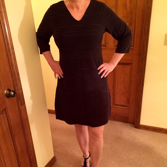 Wave textured, black, knit, 3/4 sleeve dress!