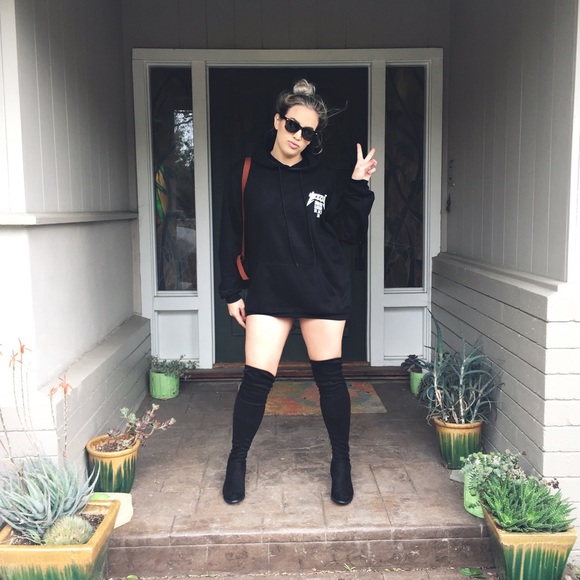 Meet your Posher, Kelsey✨ - Picture 2 of 3