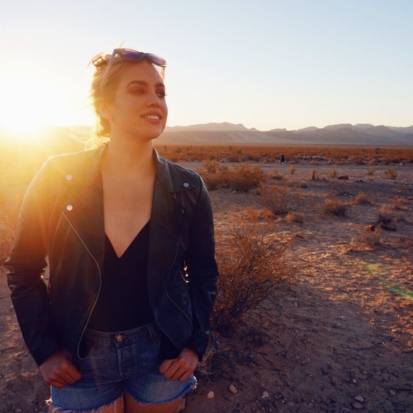 Meet your Posher, Kelsey✨ - Picture 3 of 3