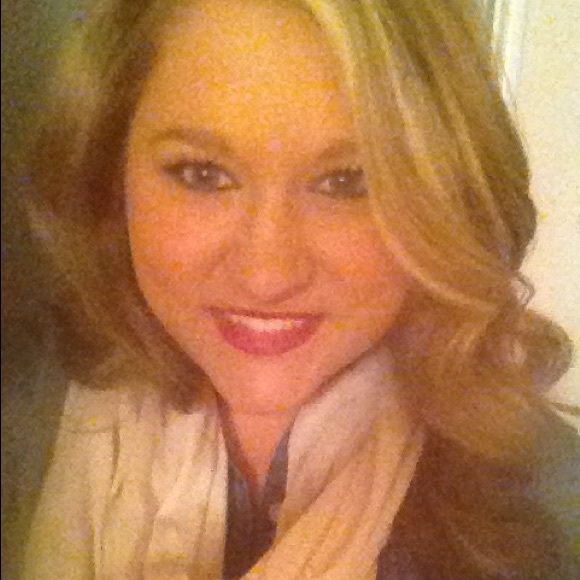 Meet your Posher, Whitney - Picture 1 of 1