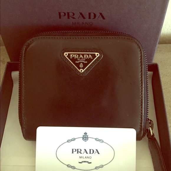 Authentic Prada Black Leather Zip-Around Wallet - Picture 1 of 4