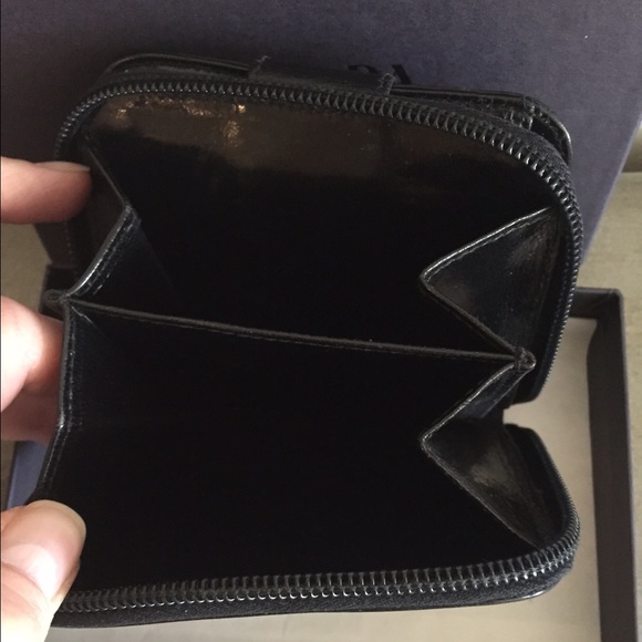 Authentic Prada Black Leather Zip-Around Wallet - Picture 4 of 4