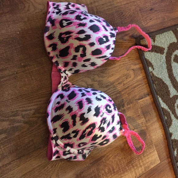 PINK VS Pink leopard bra