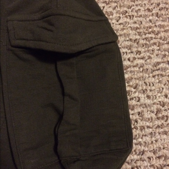 Size small - Picture 2 of 3