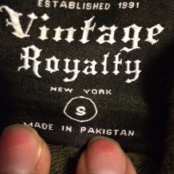 Size small - Picture 3 of 3