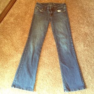Size 6 American eagle favorite boyfriend jeans!