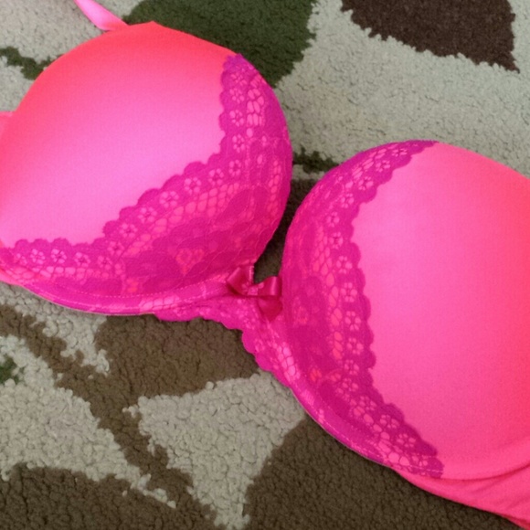 Victoria's Secret Miraculous Plunge Bra