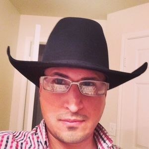 Meet your Posher, Enrique