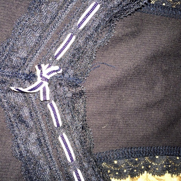 Size small - Picture 2 of 3