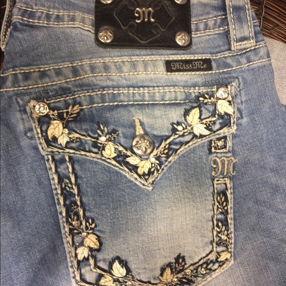 Miss Me Capris size 33
