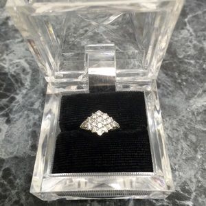 14 white gold cluster ring 1/2 carat