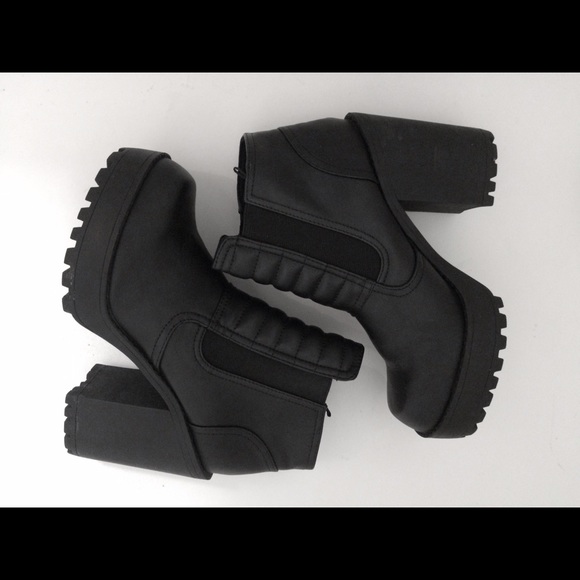 Tread Sole Black Chelsea Boots