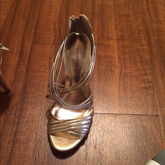 Golden heels - Picture 2 of 3