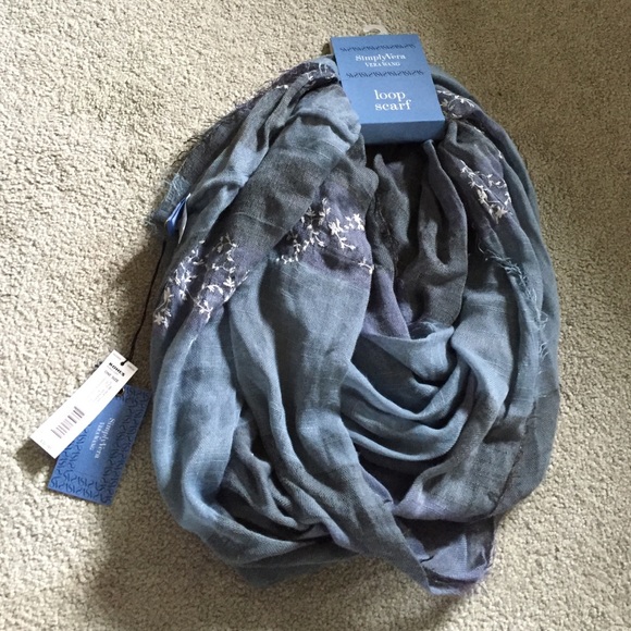 Vera wang scarf Clearance