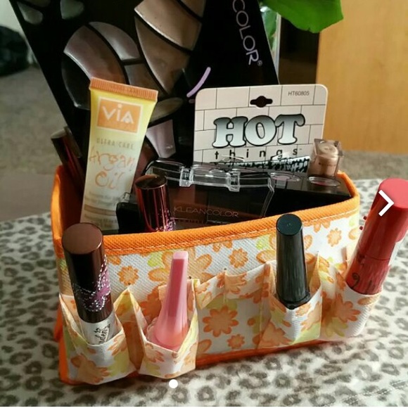 Cosmetic caddy's