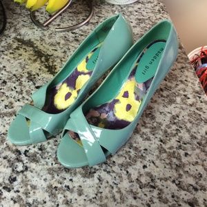 Mint green pumps!