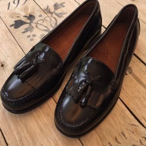 Bass Weejuns kiltie tassel loafers. NWOT