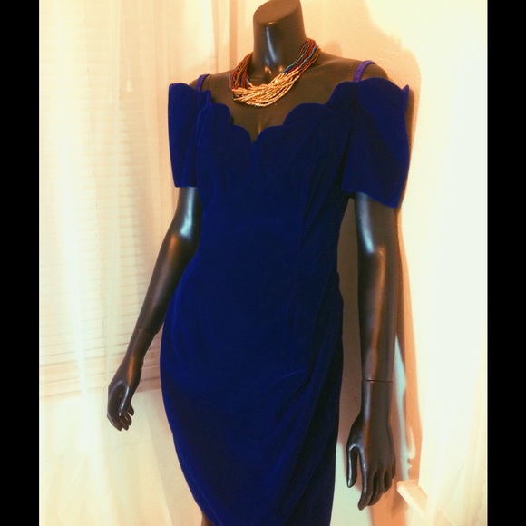 Vintage Dresses & Skirts - Scalloped Drop Shoulder Holiday Dress