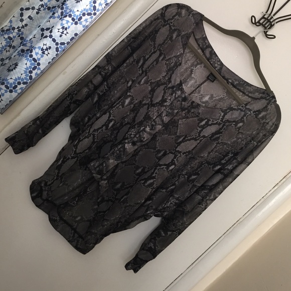 Black and grey snakeskin button up blouse 🌚